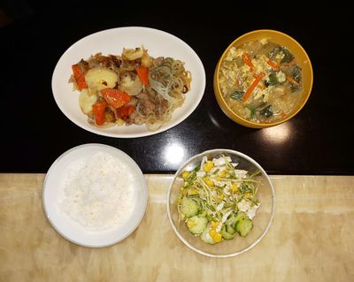 岩村さんのある日の家での夕食（岩村さん提供）
